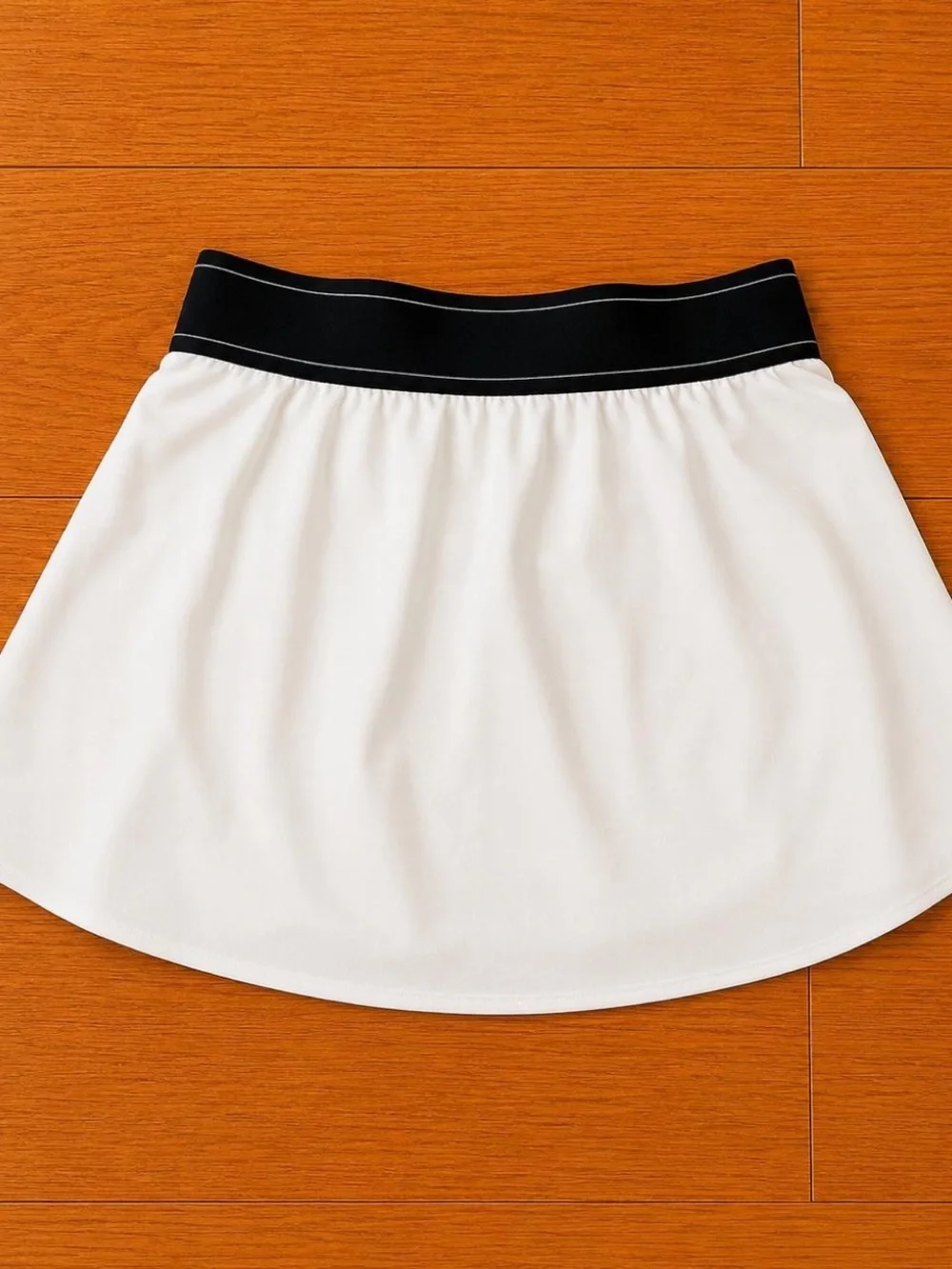 ALO Yoga white skater